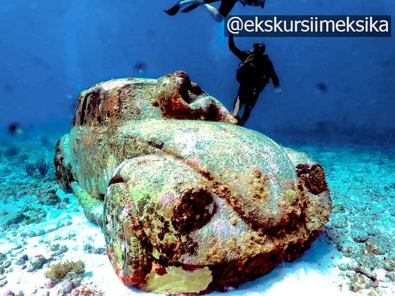 Музей подводных скульпту в Мексике