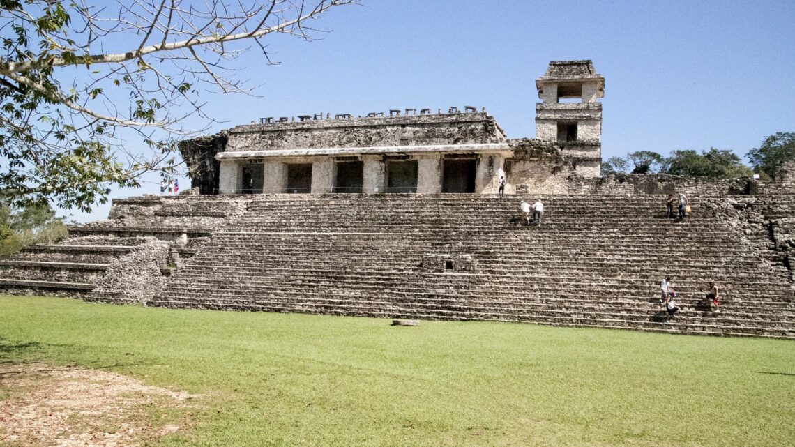 Паленке Мексика руины майя в джунглях Чьяпас