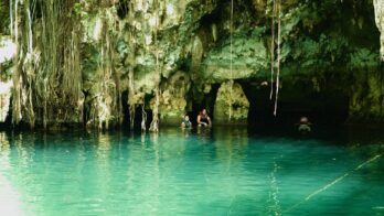 Пирамиды майя и сеноты рядом с Чичен-Ицей — символ духовной связи народа майя с природой