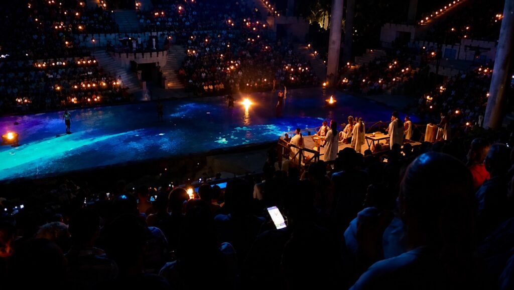 Вечернее шоу Xcaret México Espectacular в парке Шкарет